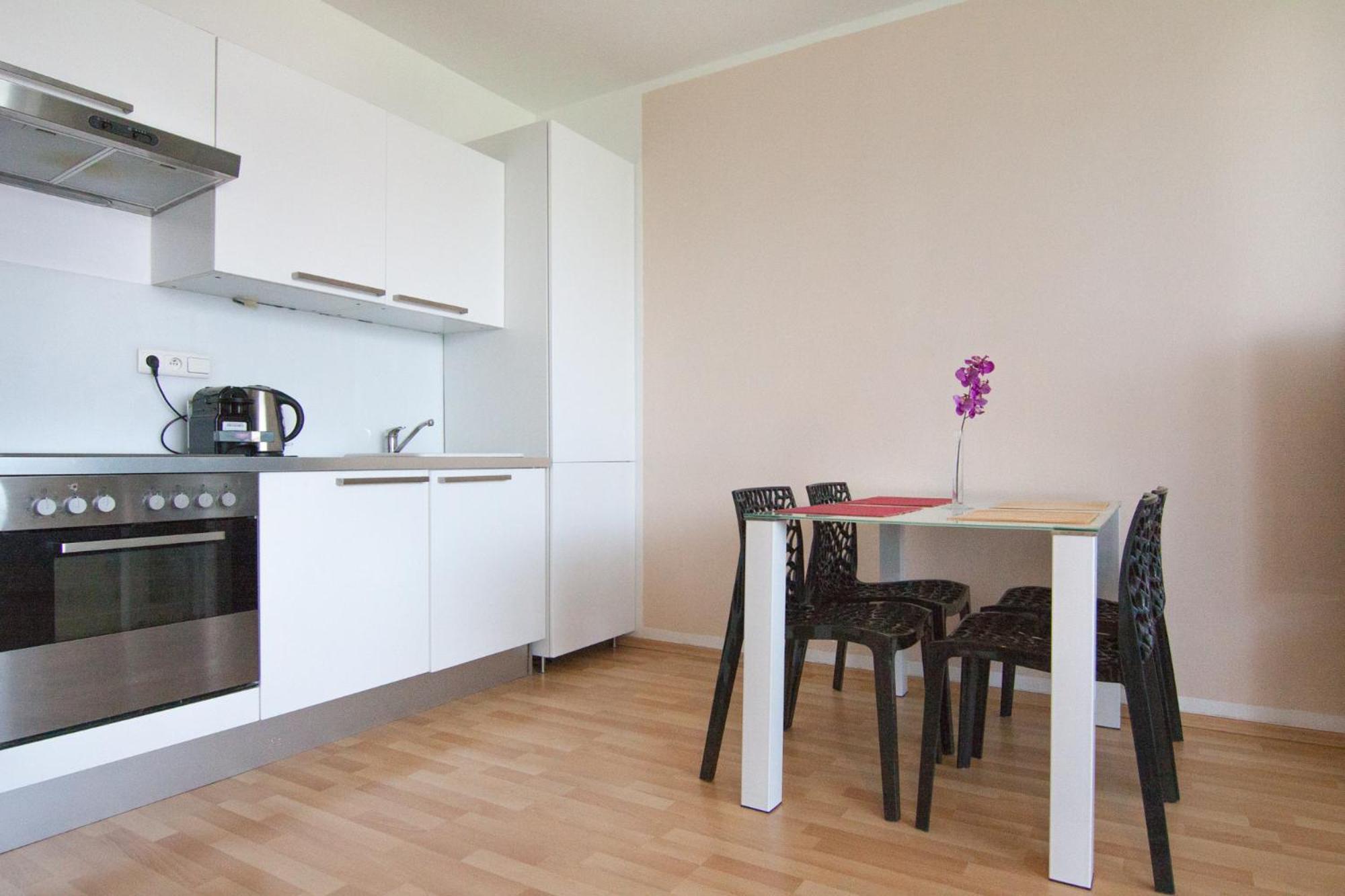 After Six Apartment Братислава Екстериор снимка